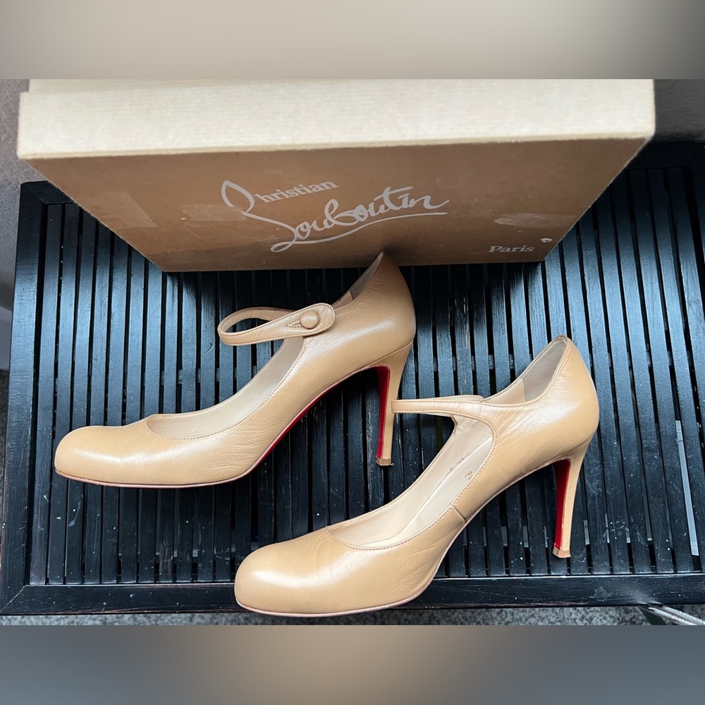 Christian Louboutin 39.5 Beige Heels
